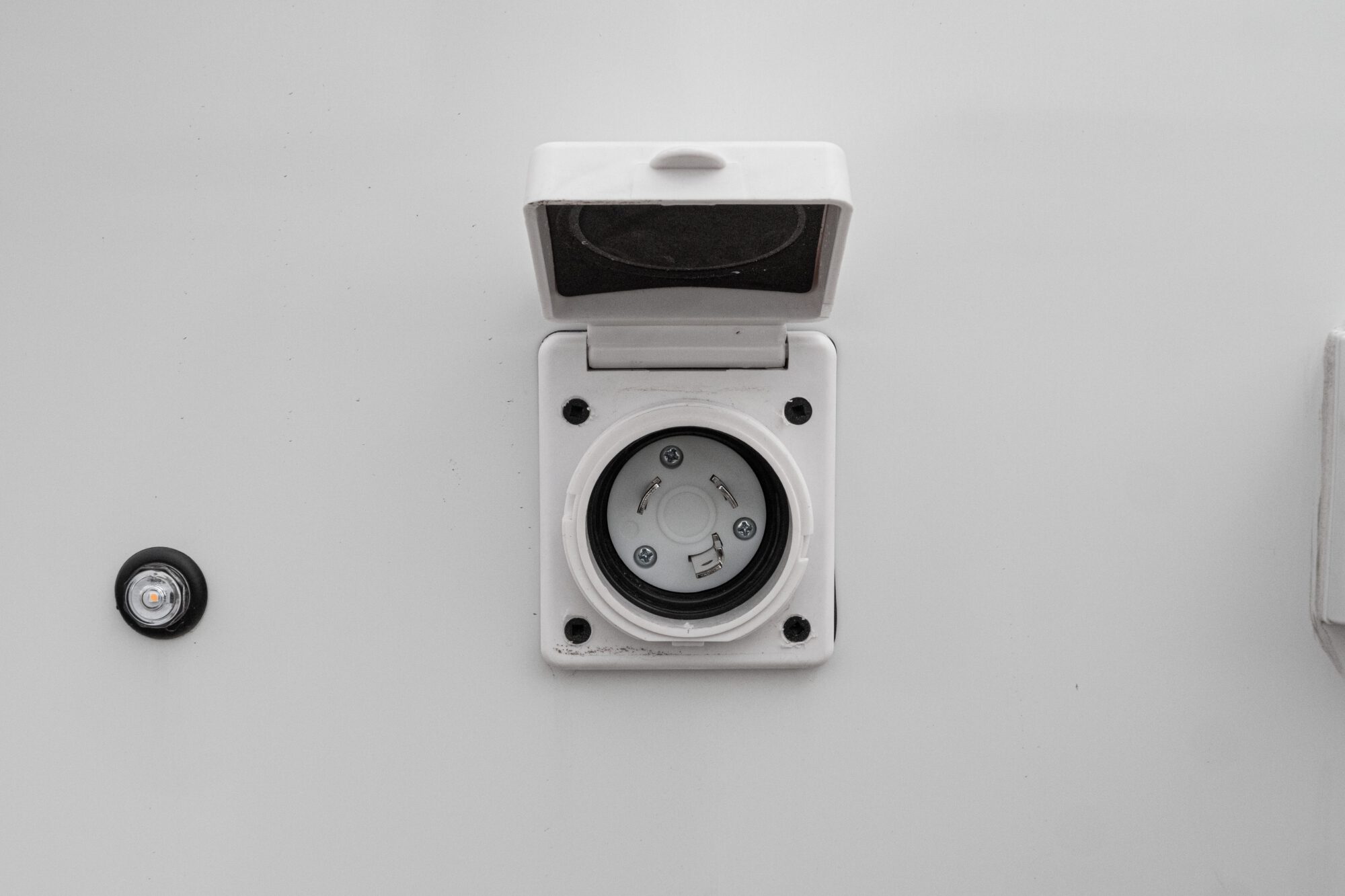 Cargo Express CXT Enclosed Cargo Trailer Exterior Plug 2