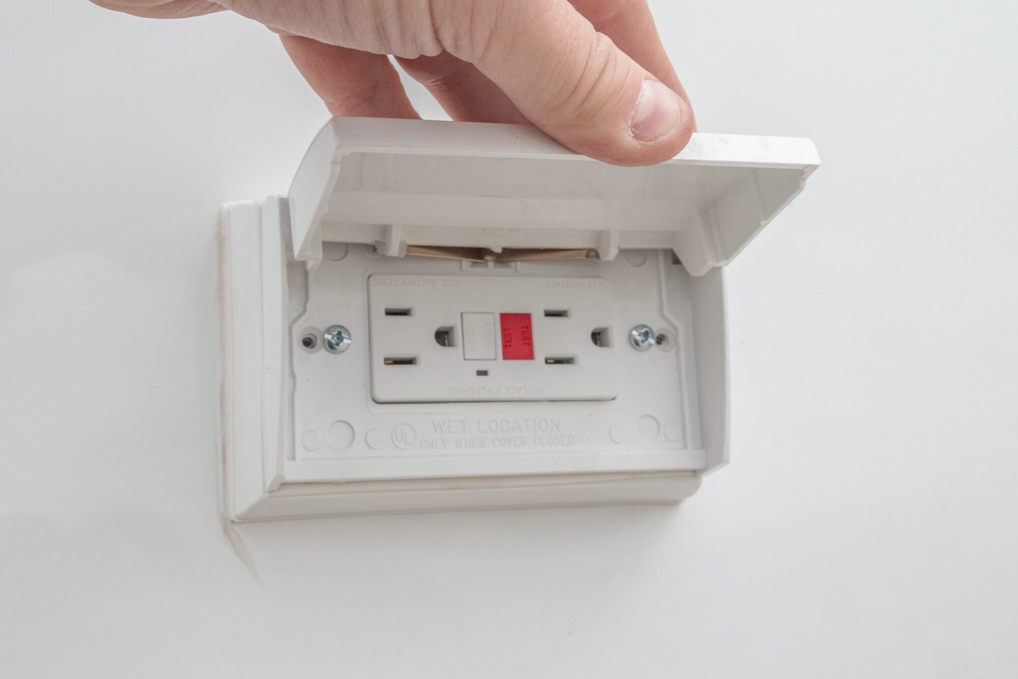 Cargo Express CXT Enclosed Cargo Trailer Exterior Plug